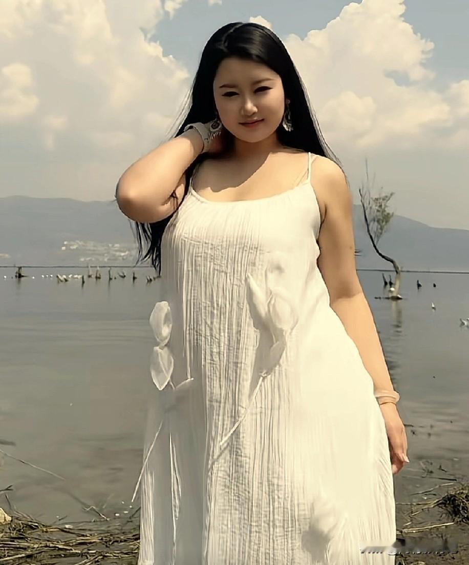 为什么会有人说她很漂亮呢，我觉得有点胖，如果再瘦二十斤就更好看了，大家说呢。