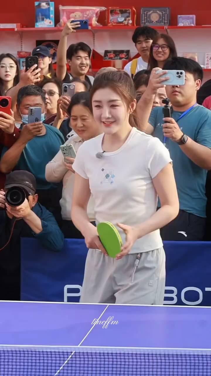 太棒了，我觉得大家的掌声如果能够再热烈一点，其实可以打十个也行，你觉得呢？好。现