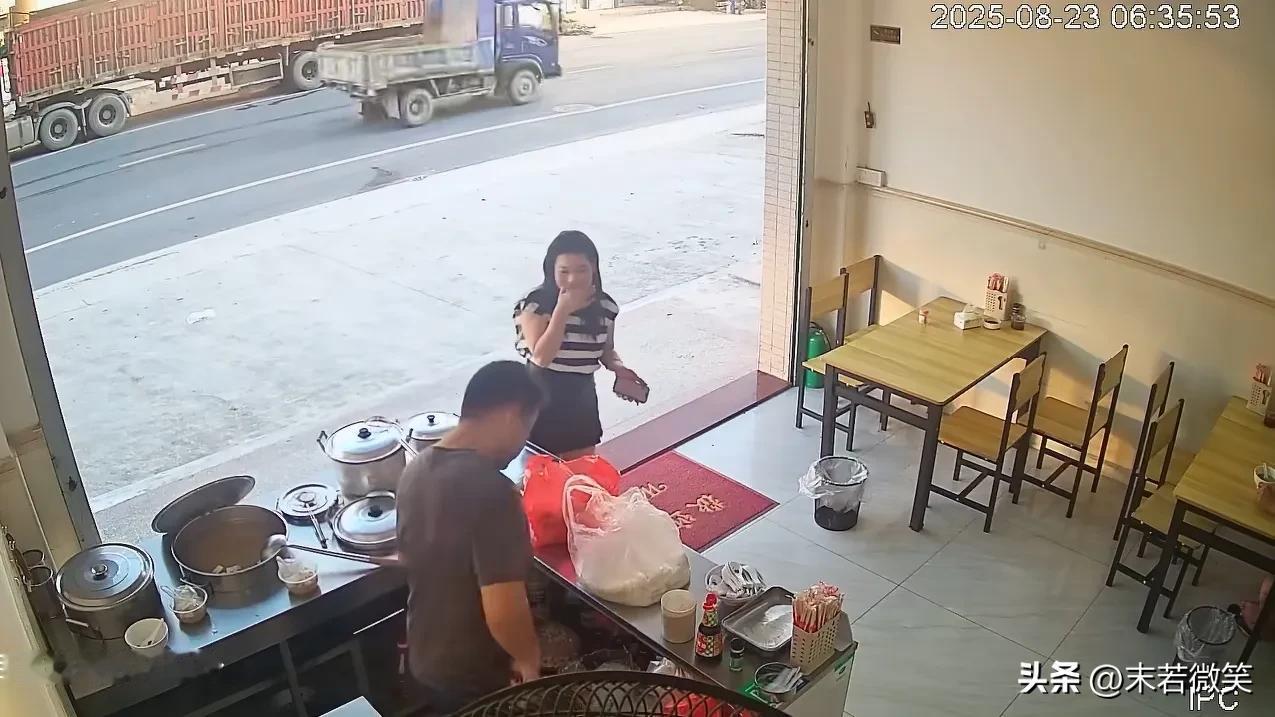广东惠州的肠粉老板和他16岁就认识的女孩子在一起了！没想到时光真的倒流了，错过的
