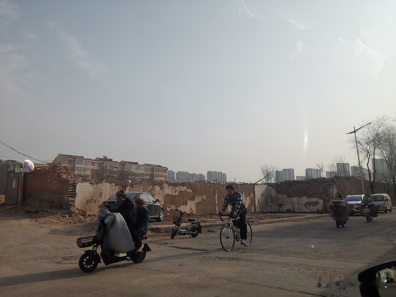 楼市回暖，很多原来规划的项目都动起来了，这个地方也开始开发了！

榆次桃园巷的排