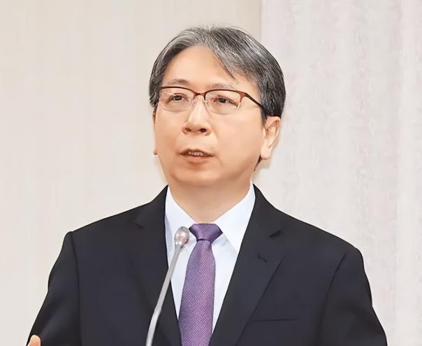 台情报头子跳出来表态了。据台媒报道，国民党主席郑丽文正率团访问大陆，台湾“国安局