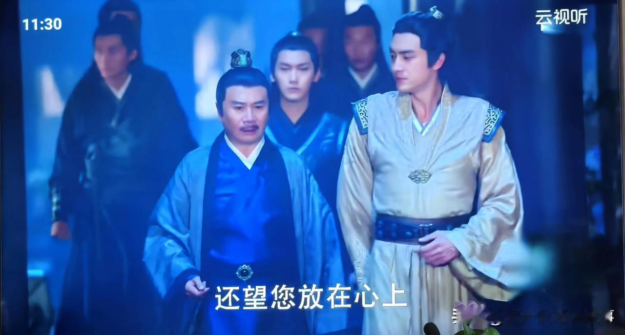 重温发现，玥公子这衣服也太显胖了吧！好多镜头里看着都像有啤酒肚，哈哈哈哈这到底是