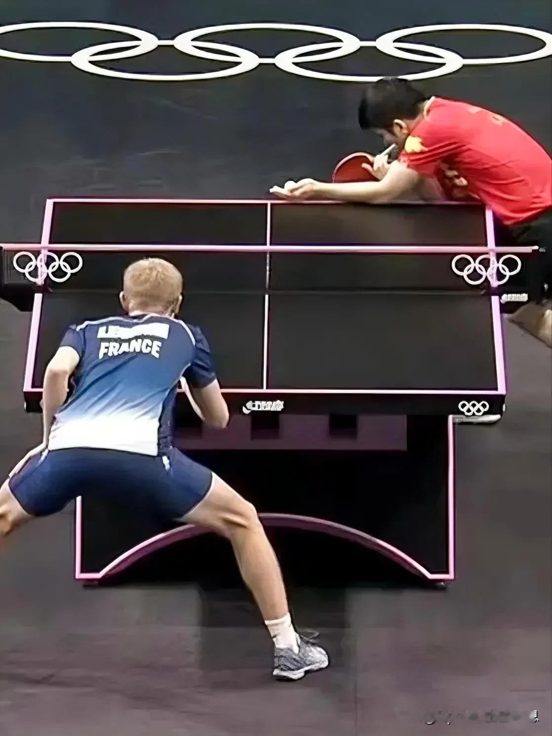 巴黎奥运会最新战报，樊振东晋级男单决赛。
8月2日
男子单打半决赛
樊振东直落四