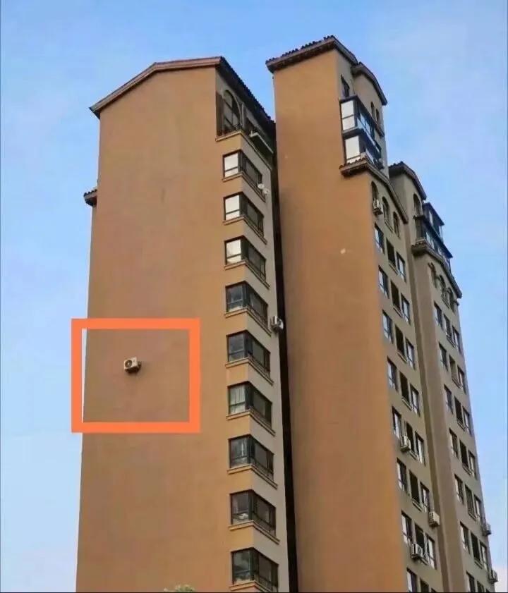 这空调怎么装上的？？？？