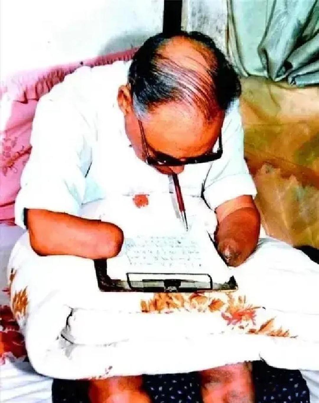 17岁朱彦夫死守250高地，长津湖雪原上活下来的钢铁战士
 
1950年冬天，长