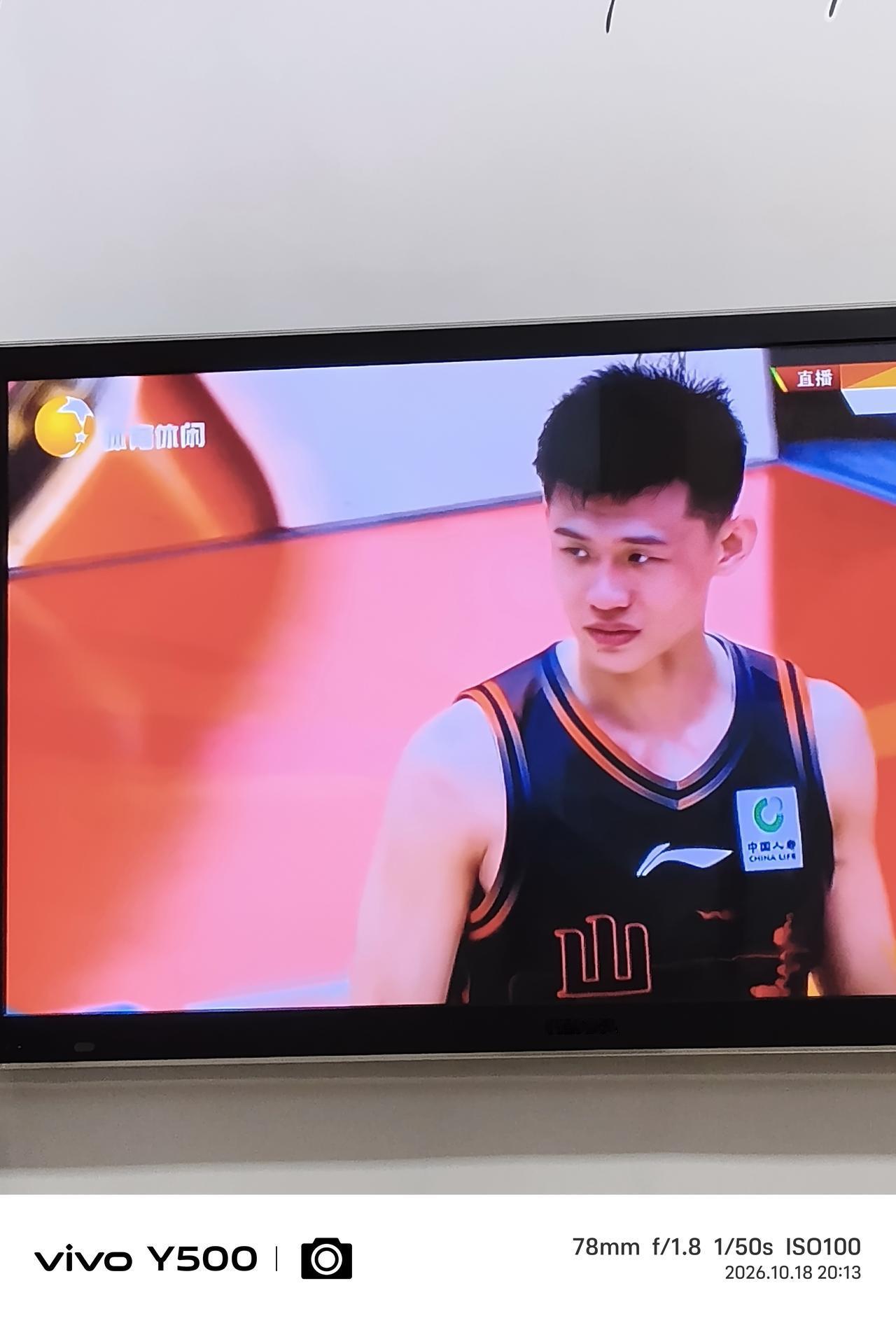 有时候人是身不由己无奈和，比如昨天晚上山东高速队和辽宁本钢队的比赛。
     