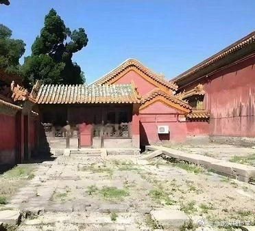 不要被电视剧骗了 这才是真实的冷宫 住一个月不抑郁才怪呢  