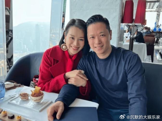 胡杏儿老公曾回应夜店搂抱美女，“就像我在酒吧过生日一样，因为那是很多人和他们几位