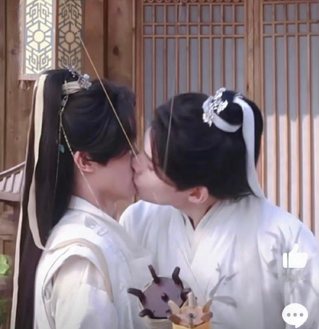 好家伙，为了营业“麦麸”，是真亲了啊…… ​​​