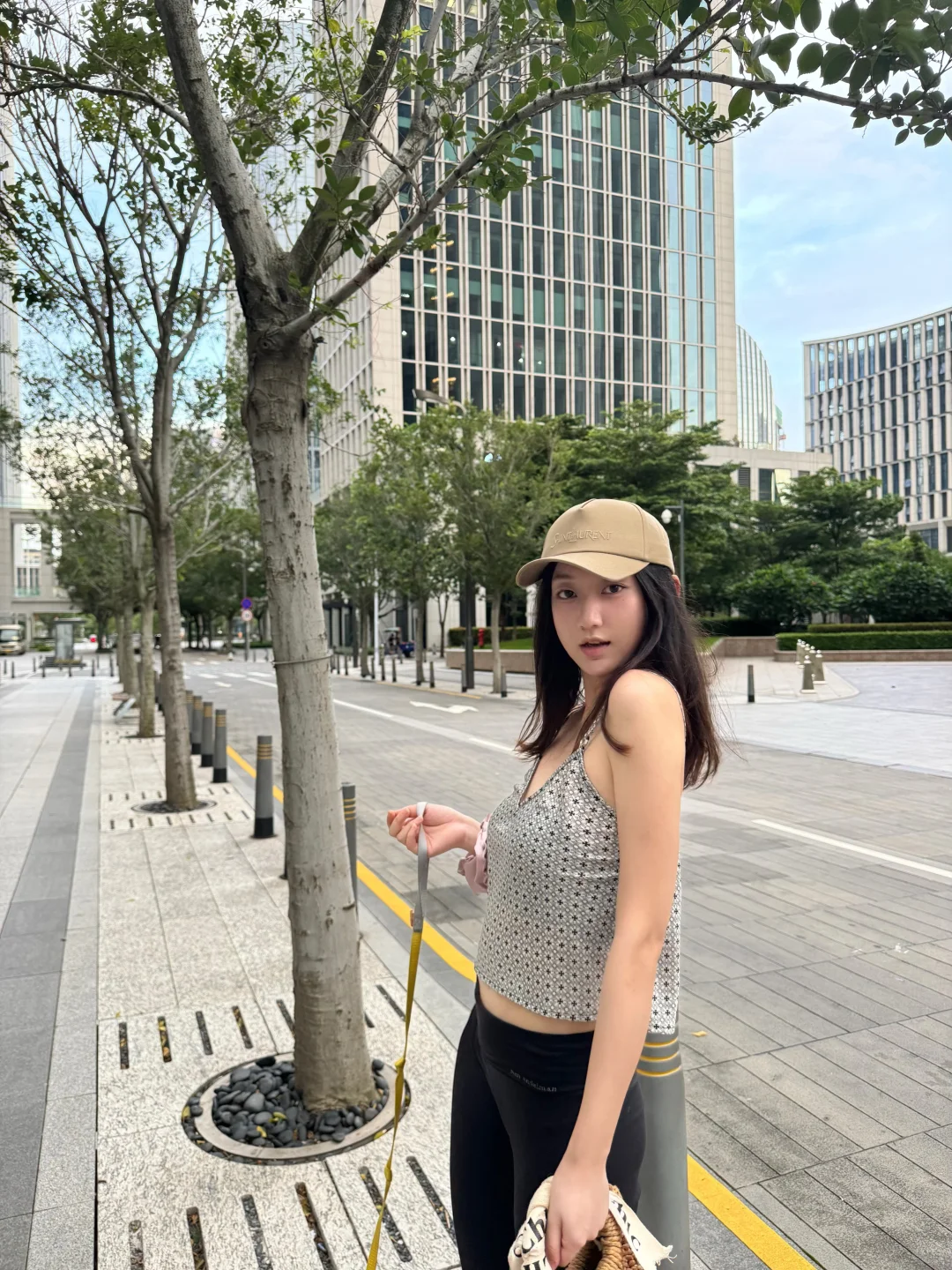 遛狗咯🥱