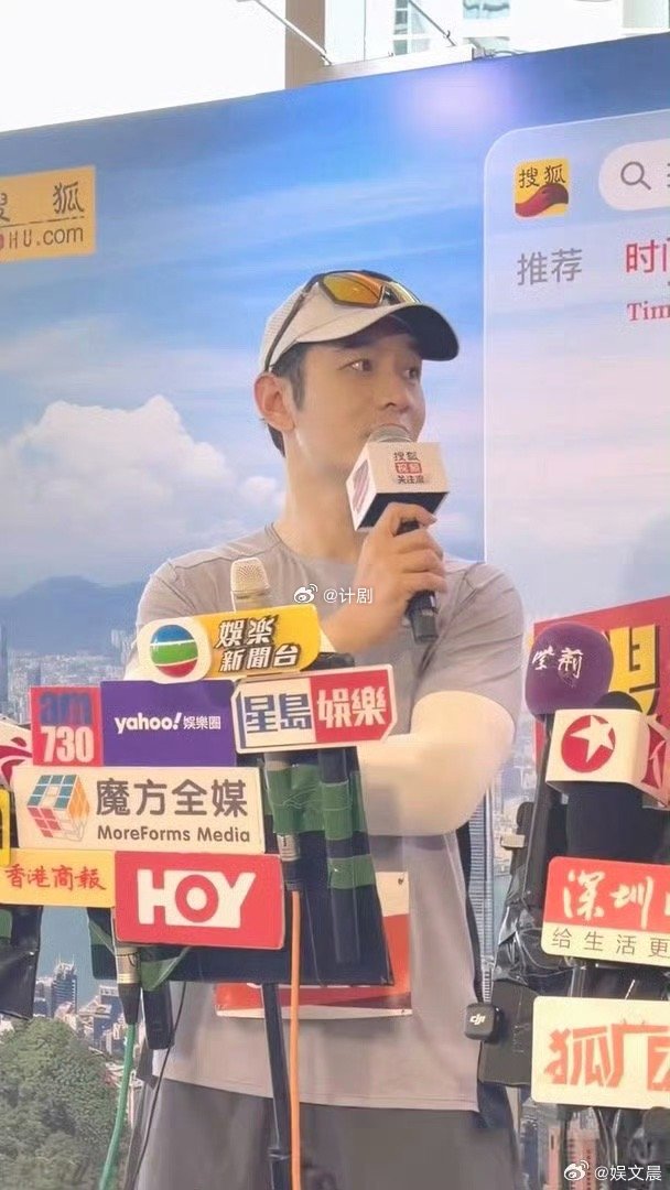 黄晓明想成为家里的第一位博士 从演员到博士追梦人，黄晓明这份求学的心太真诚了，落