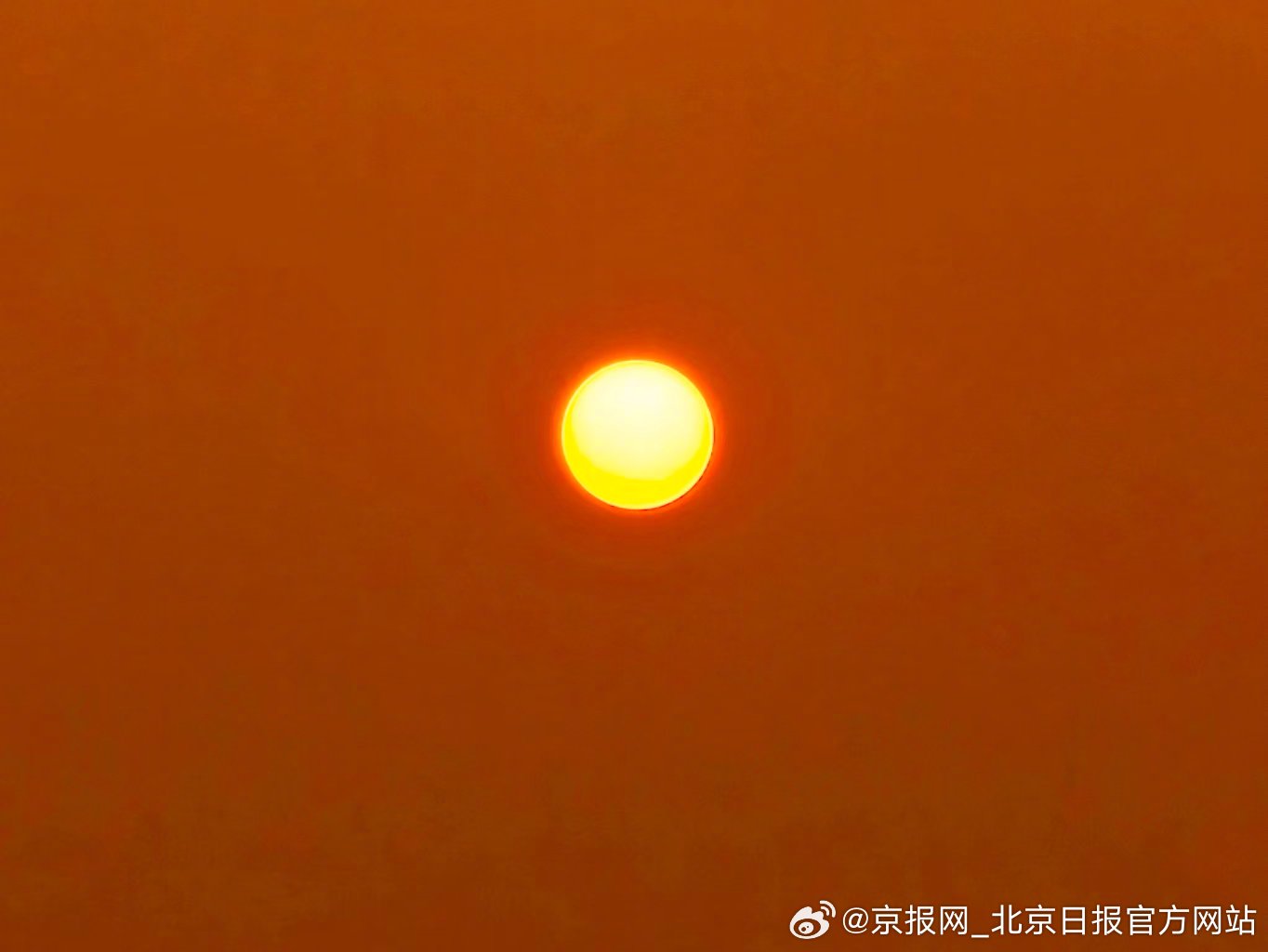 【#北京的夕阳照着回家的路#】#台湾的夕阳也和北京一样美吧# 10月25日，北京