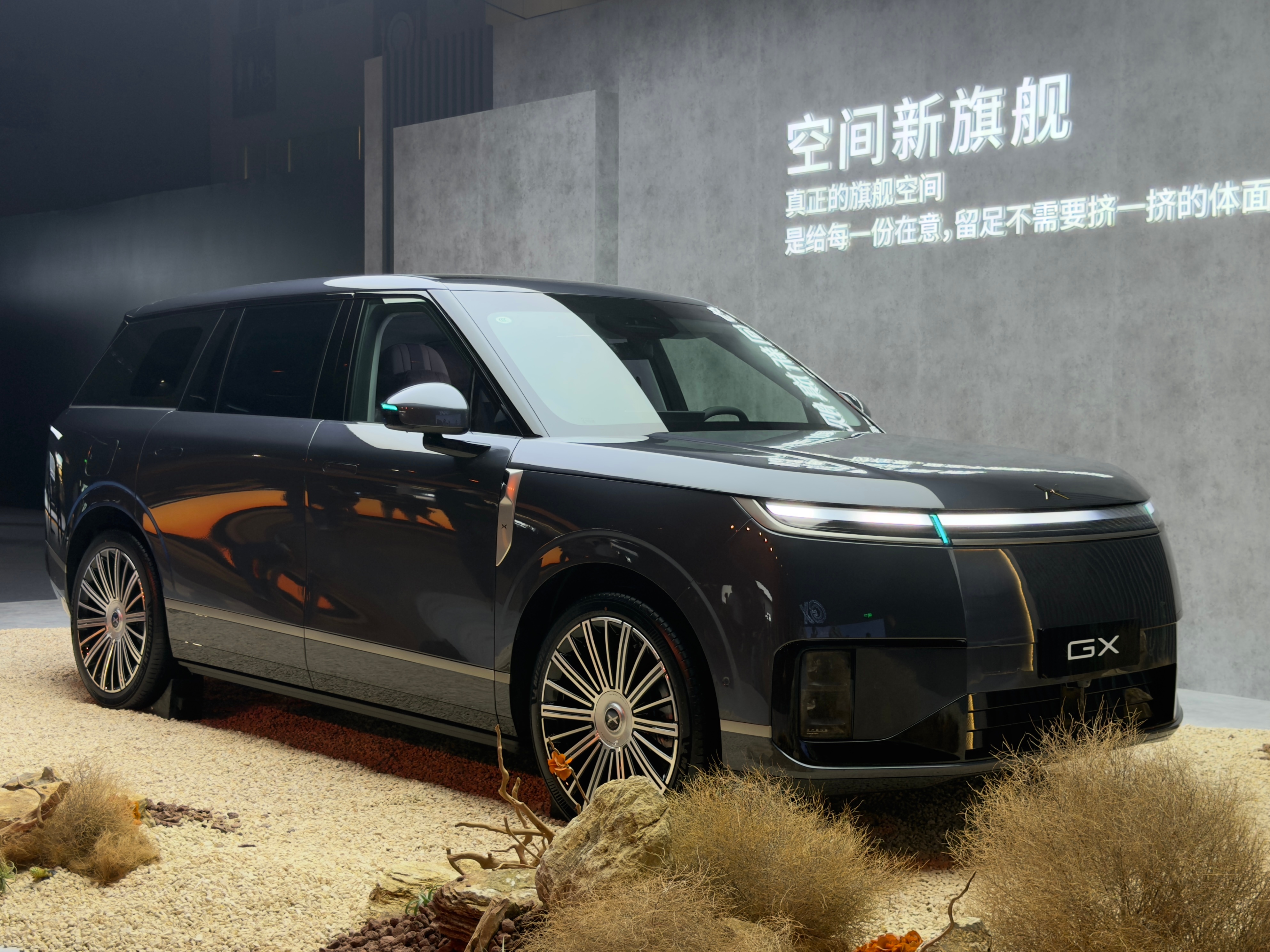 新科技旗舰小鹏GX今晚预售 贵为品牌旗舰，高端技术少不了；车你们慢慢品，价可以先