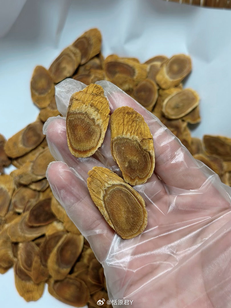 库存里三四斤这种超规格的红参片，这一小批几乎都是2.2厘米的，且片片有纹，价格要