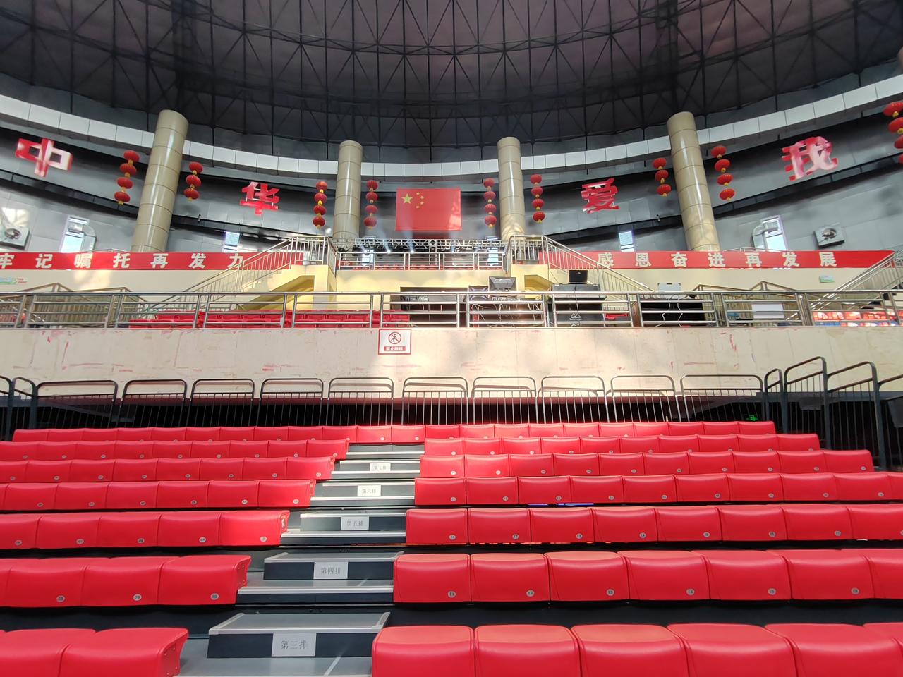 乒乓球拍星级（常见1–6星，部分品牌到9星）是成品拍的性能等级，星级越高，底板、