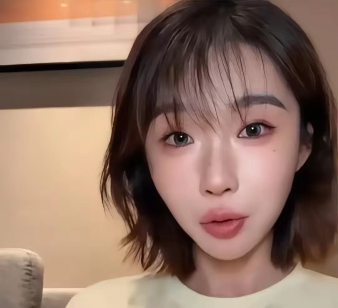 《早春晴朗》爆火之后，网上一直流传刘恋是男主栾念原型的讨论。在综艺《姐姐快醒醒》