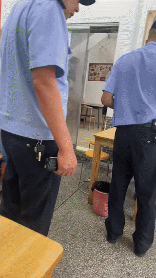 现在开餐馆可真不容易。
碰上这种吃完饭不给钱，想吃“霸王餐”的人真是毫无办法。