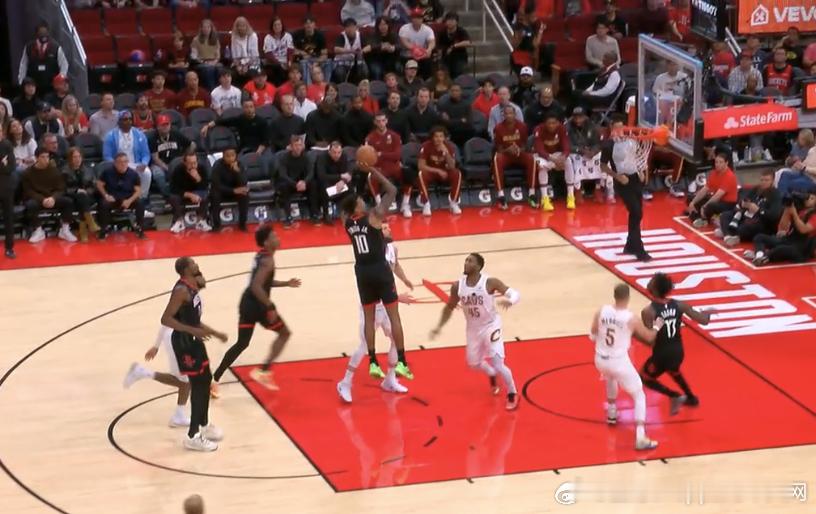 对阵骑士，史密斯的9次投篮选择都十分好虽然平均防守者距离30.2英寸（0.77米