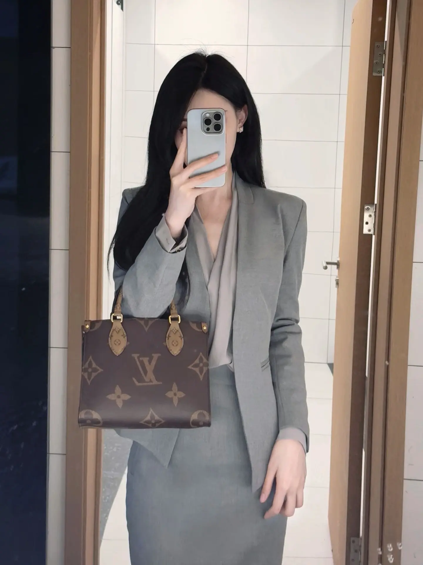 你会偏爱职业装吗
