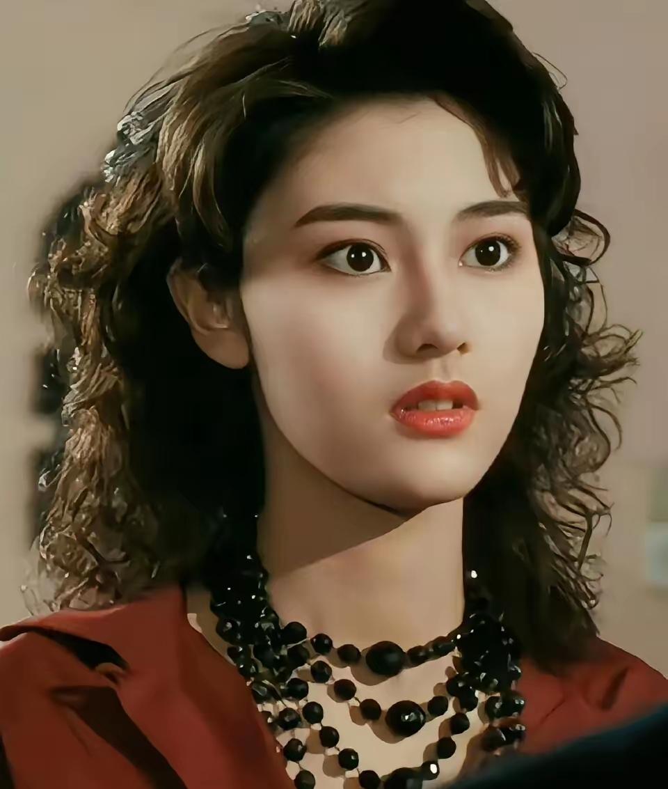 1992年，刘銮雄向宝咏琴提出了离婚，宝咏琴提了三个条件：”离婚之后，不许娶李嘉