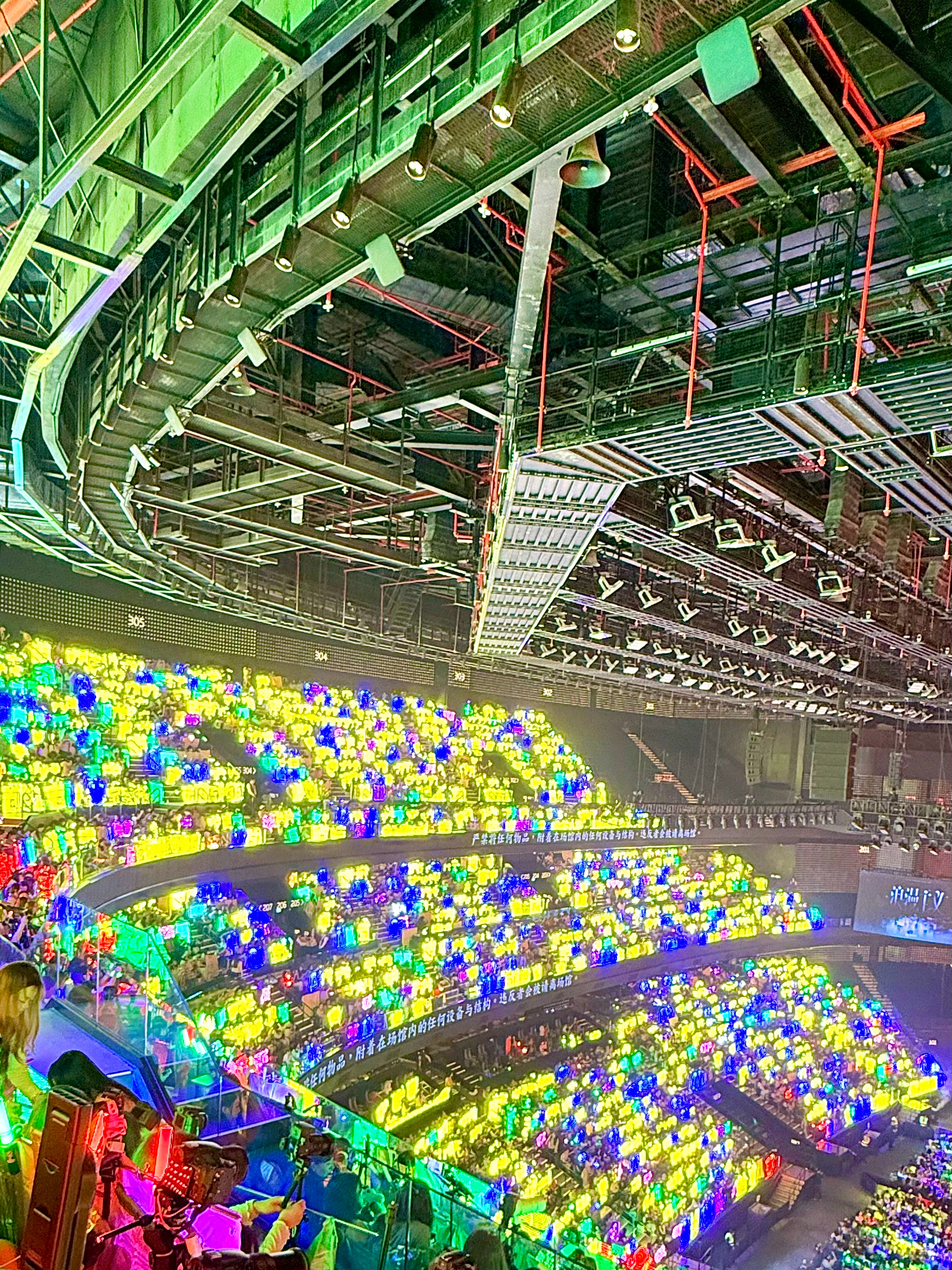 姐妹们我哭了，旁边是铲丝连座我也要大喊朱志鑫C位