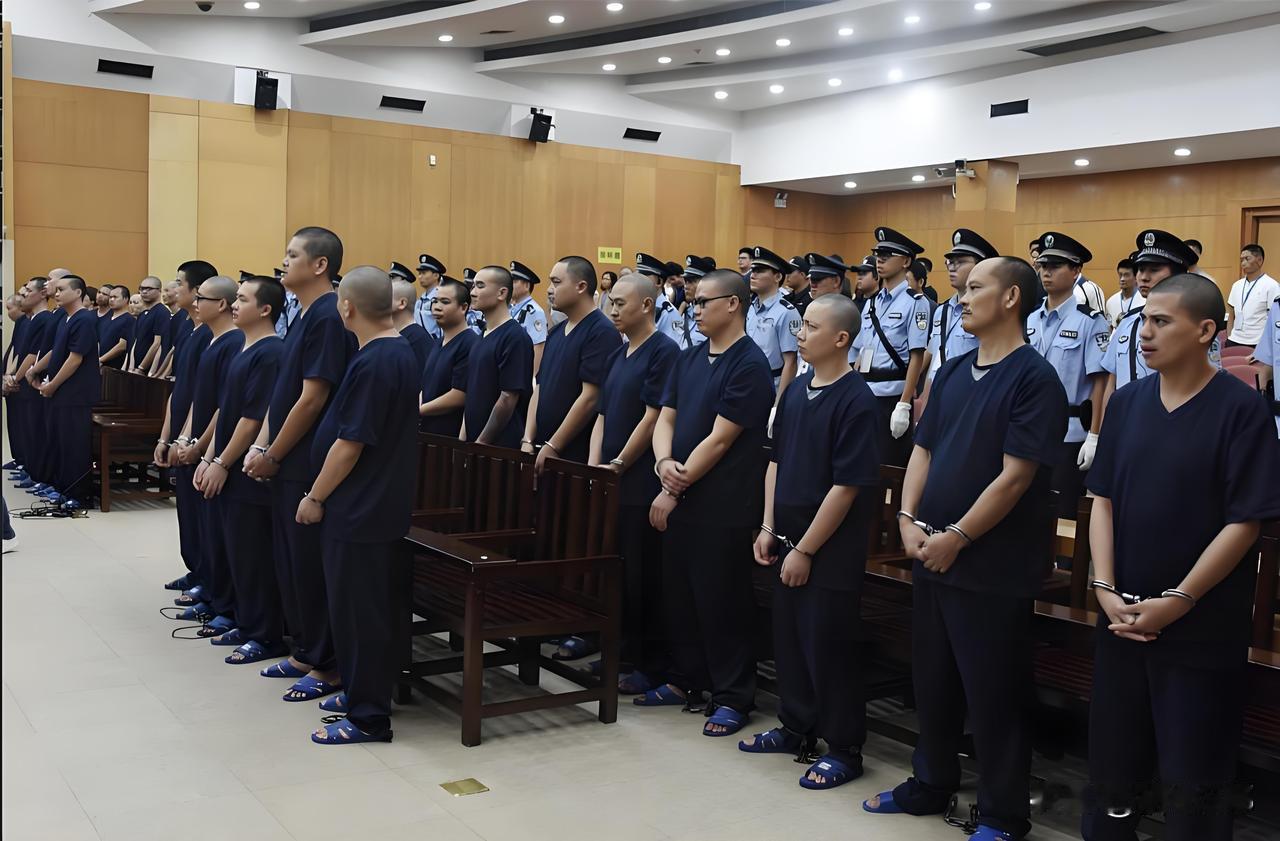 东莞大佬“猴子”覆灭，身背命案，被判无期
     曾身陷“铁窗”，仍然能通过妻