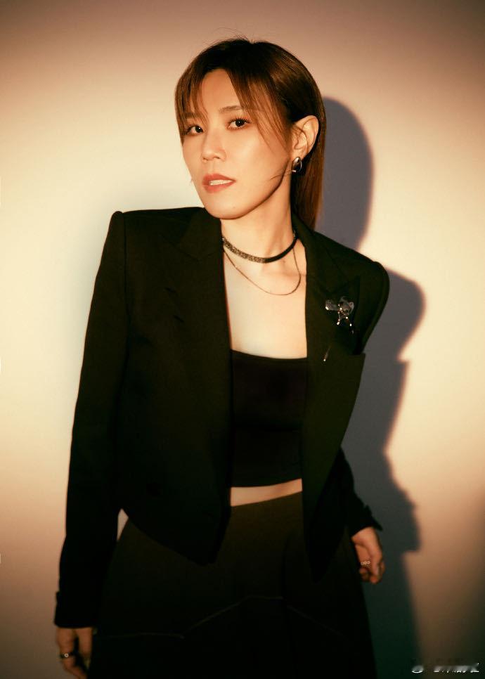 李佳薇直播抢票广州演唱会开票直播太惊喜，边看直播边抢票仪式感拉满，姐姐贴心指引抢