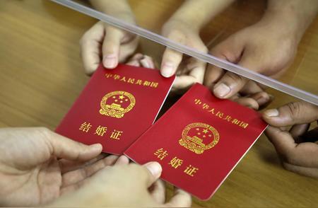 湖南益阳，王某怎么也没想到，一纸结婚证换来的不是安稳日子，而是135万元的窟窿。