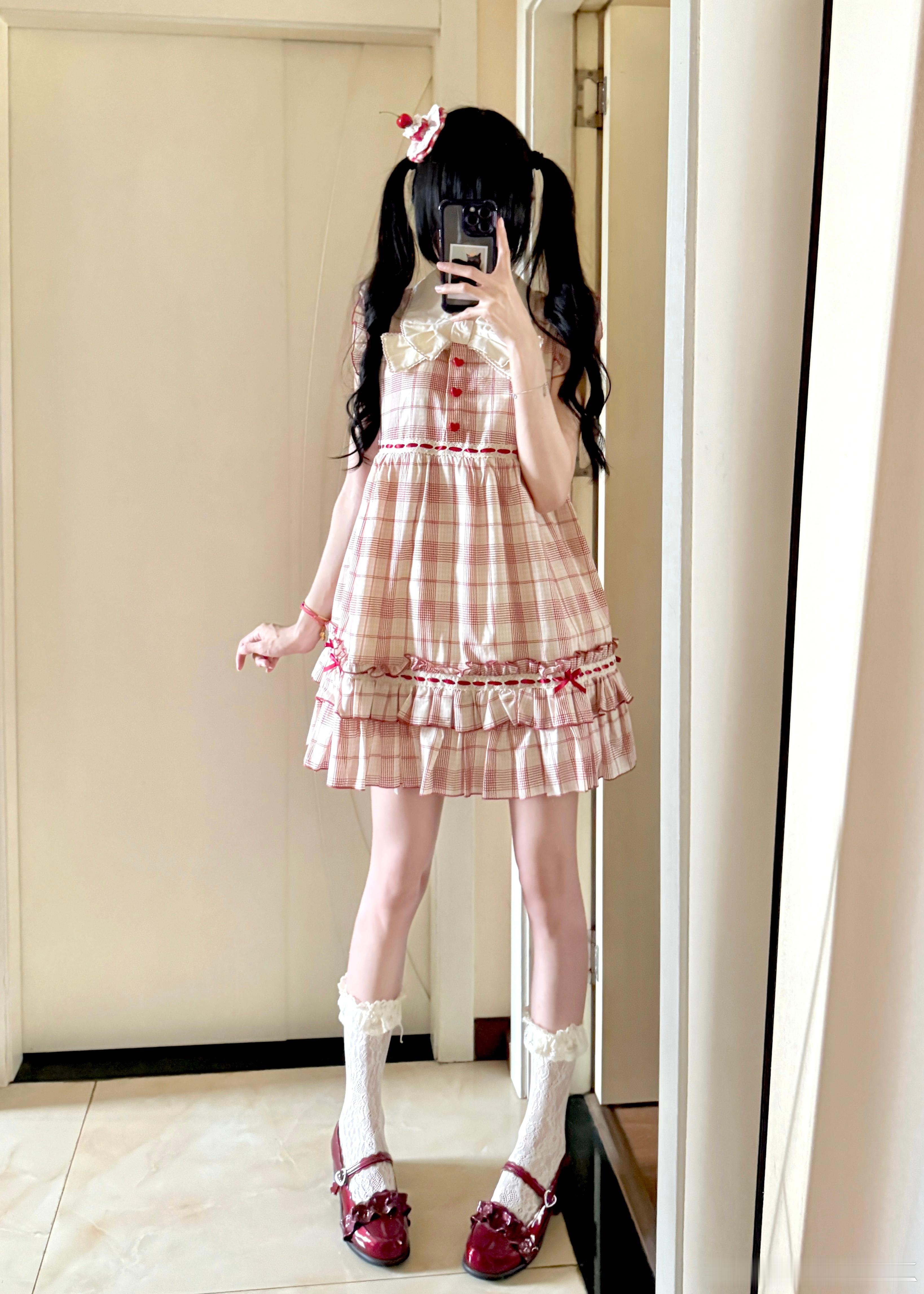 jk[超话]  迪士尼穿搭 ᐢྀི. ̫ .ᐢྀི ੭不需要裙撑就很蓬蓬的 很迪
