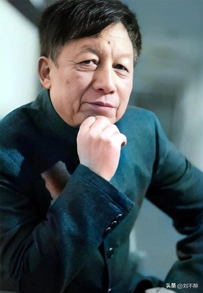 一篇“悼文”掀起网暴：理性爱国，不该变成舆论“火烤”！
连日来，易中天因为一篇“