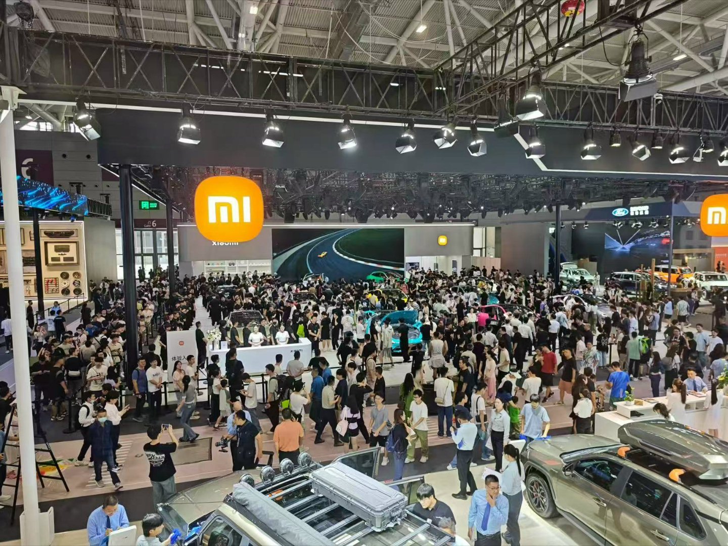 看了下粤港澳大湾区车展，这次小米YU7实车也去了，YU7这个腰身的设计我觉得非常
