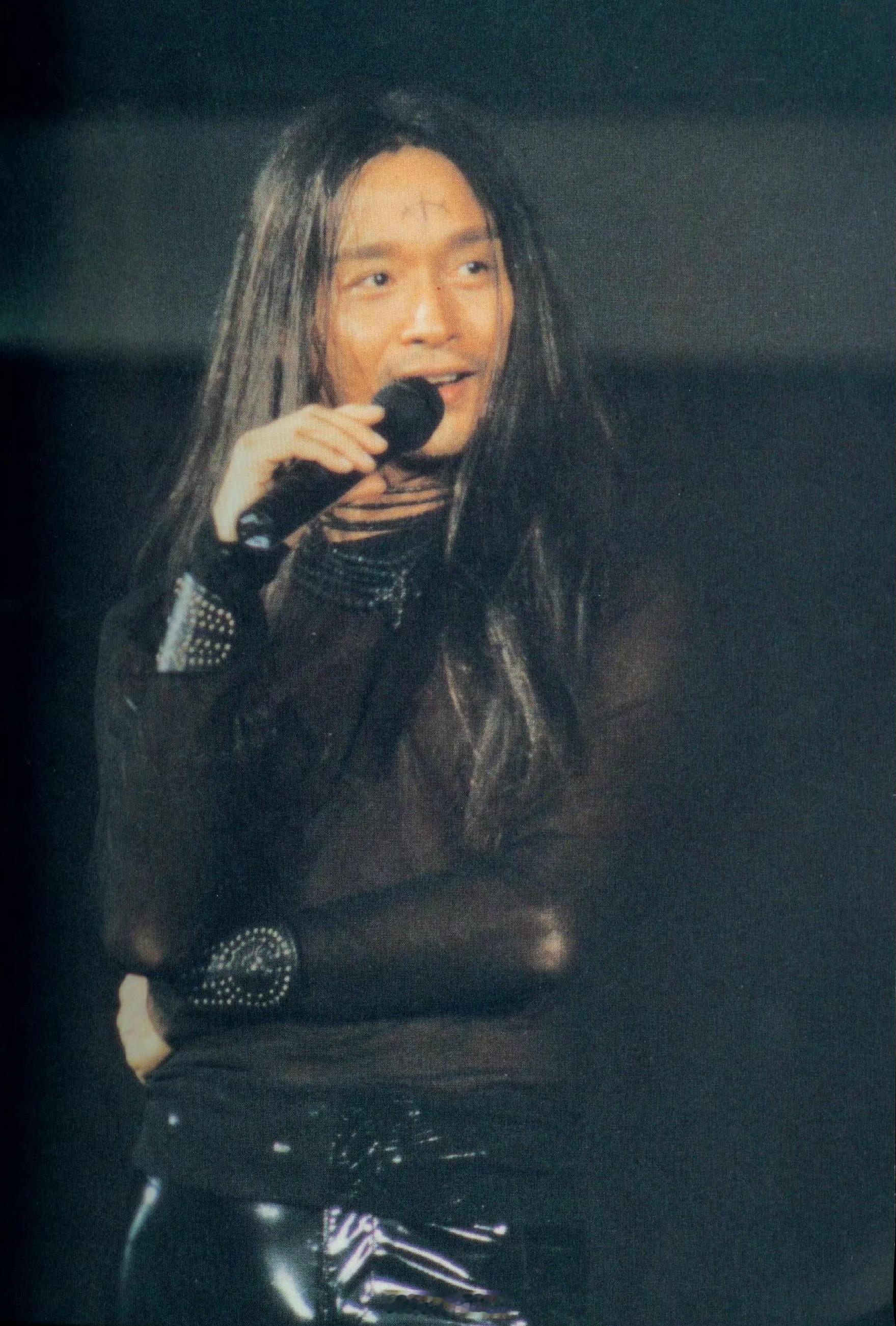 张国荣旧相簿子 （全HQ）他像吸纳了所有的虹光和星辉，用璀璨照耀世界，让人无法不