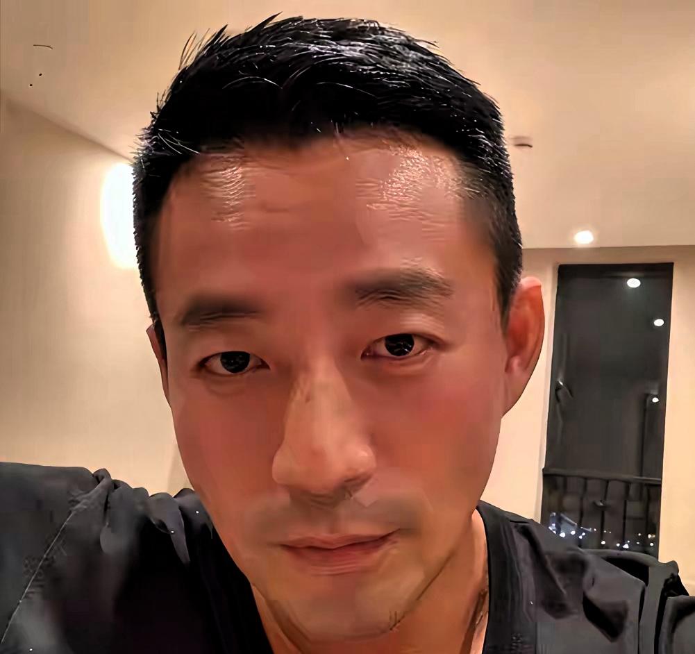 直播道歉惹批评, 究竟谁的错
他直播道歉了, 说的话让大家不舒服, 很多人跑去看