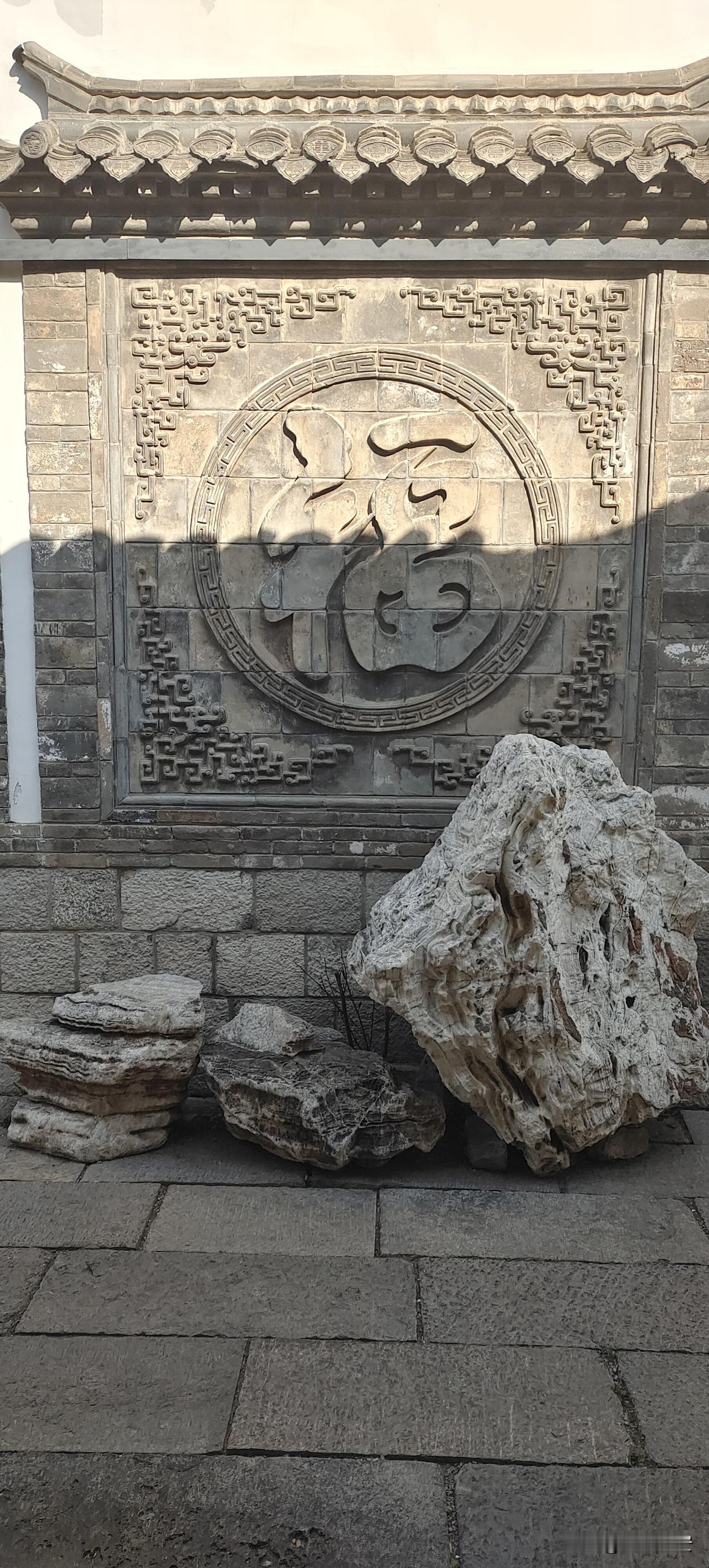 自打退休以后，感觉自己越来越享受孤独了，不愿意参加任何的场合，也不愿意去和任何人