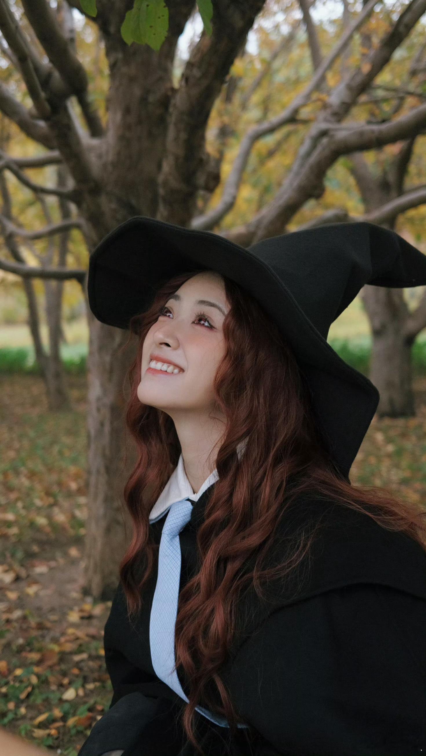 #沈月cos魔女##沈月魔女造型#沈月cos魔女，神秘又迷人，独特造型令人眼前一