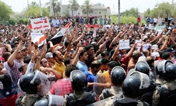 以色列历史上任职最久的总理内塔尼亚胡，现在正经历着职业生涯最致命的危机。仅仅两个