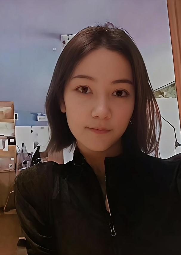 河南郑州，26 岁的夜班护士李文丽失联已经6天了，哥哥李先生在她的枕头底下找到一