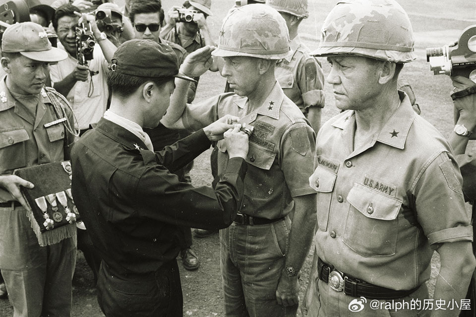 1966年11月南越总理阮高琪（Nguyen Cao Ky ，1965.6.19