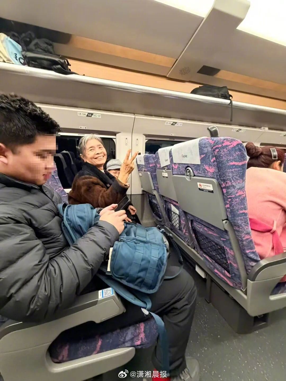 【“和课本说的一样高，你们没有骗妈妈” ，#72岁老母亲替离世儿女看乐山大佛#，