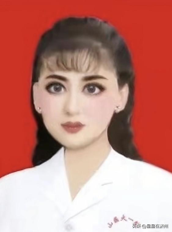 因美颜照片走红的，
精神病科女主任，
又有新动态了，
第一个是……
已经把她的美