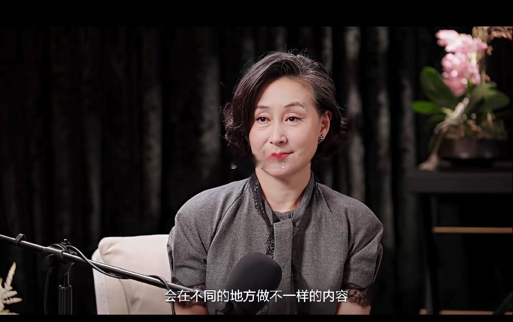不得不说章泽天的访谈差了点火候。接话、提问都不够得体。有资源却不去请人优化访谈流