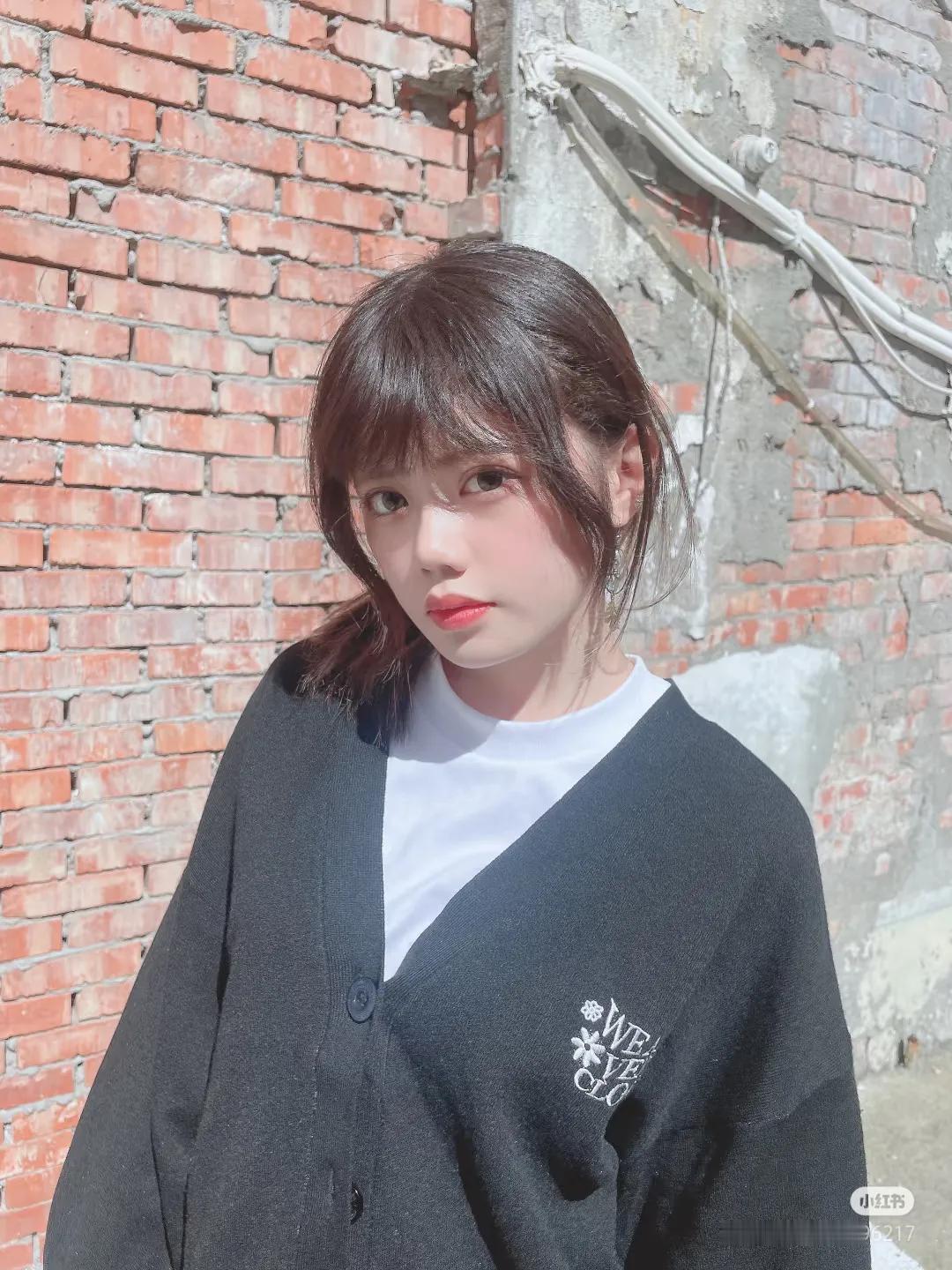 话说台湾近几年就推出了许多颜值和气质都相当不错的新晋博主，而柒就是其中之一。凭借