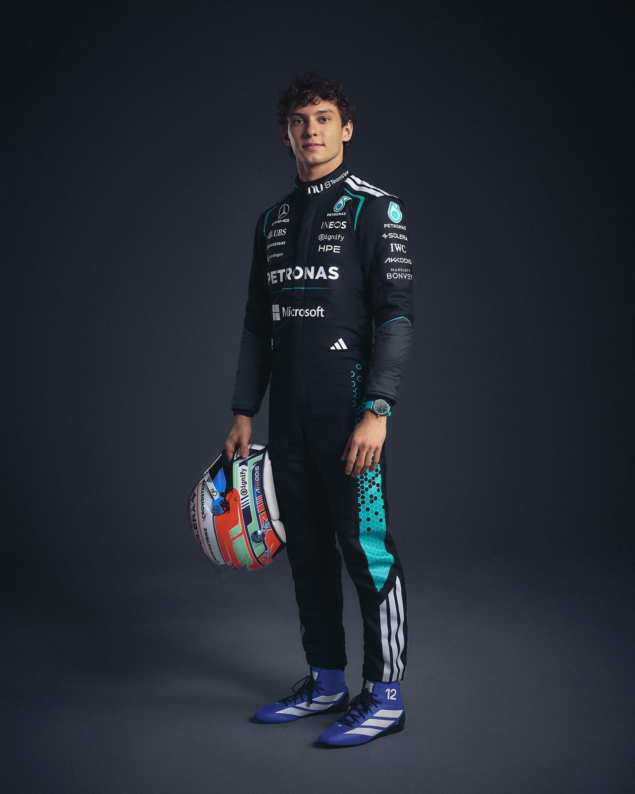 梅赛德斯-AMG F1车队新赛季赛车W17
 
梅赛德斯-AMG F1车队已经揭