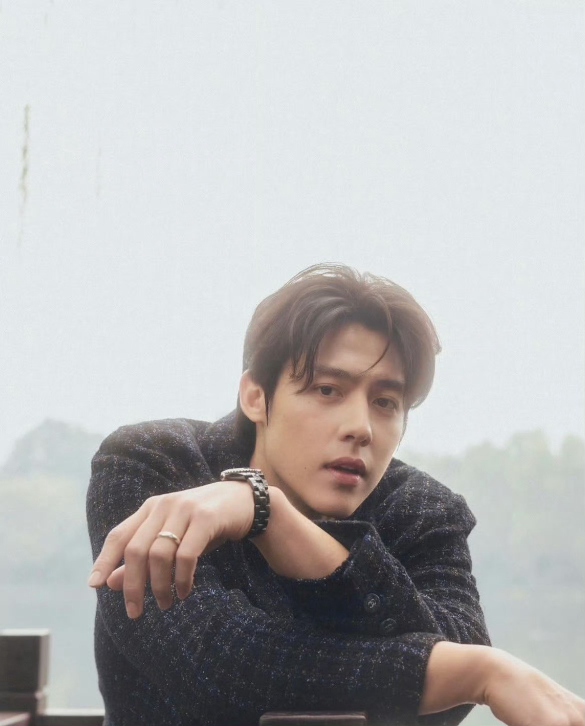 Mark马克好帅；一种轻松自然的帅，感觉没有一点妆发，很容易接近的帅～连身上的C