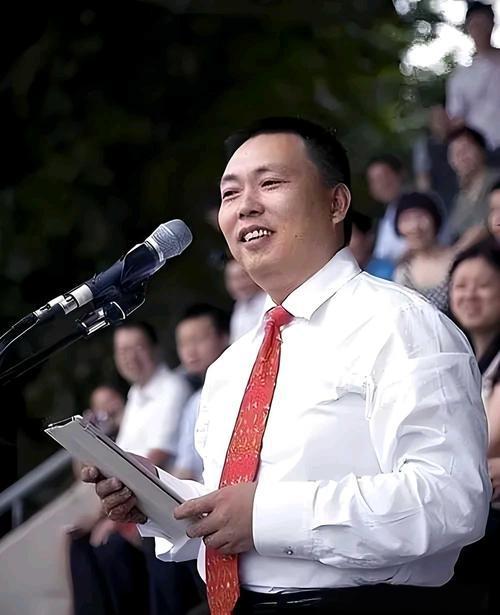 段永平一句话点醒无数人：那杯酒不喝，生意照样做

段永平有句话，我琢磨了好几天。