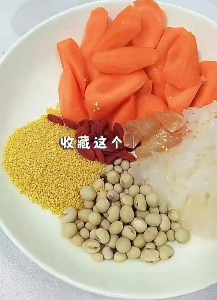今天喝胡萝卜银耳小米糊。经常熬夜，眼睛干涩，不妨去试试这杯护眼米糊。胡萝卜120