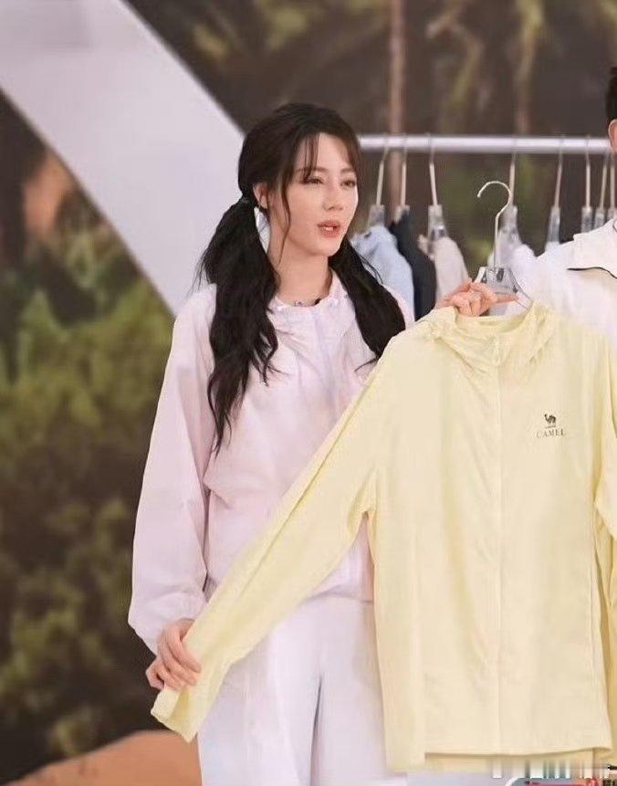 迪丽热巴今晚品牌直播，你觉得她状态如何？ 