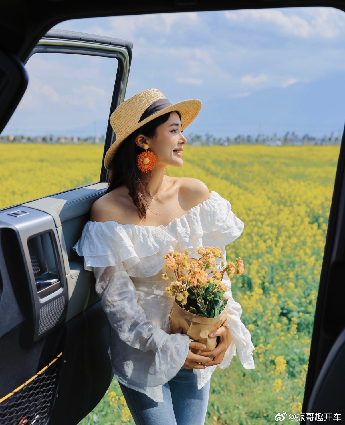 4月草木中都是思念清明节 4月的风景总是很美，不负春光，不负前人，真想来一场花海