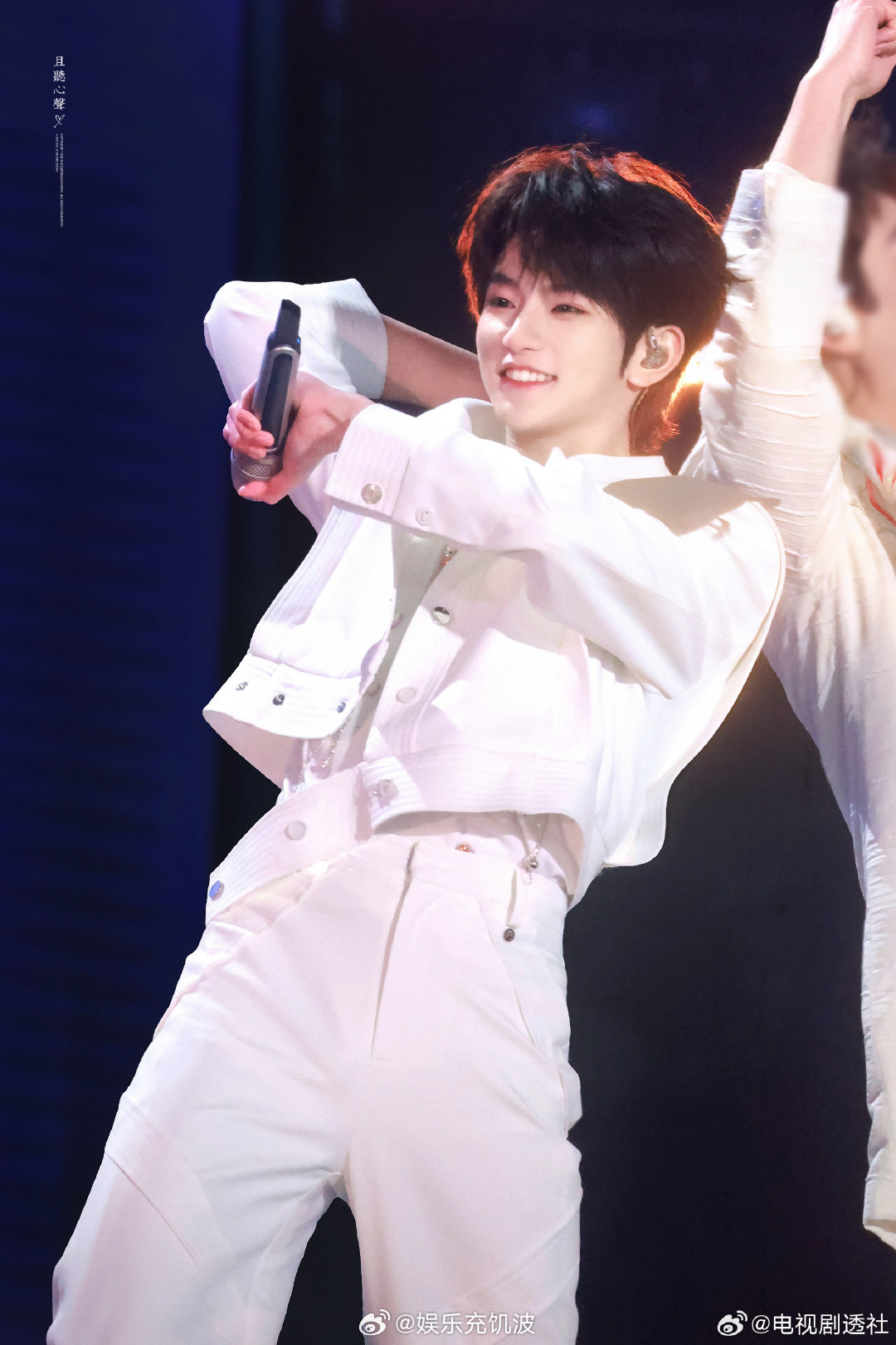 穆祉丞常驻周五晚高疯穆祉丞周五晚高疯常驻嘉宾 可盐可甜可搞笑，常驻就位，承包整季