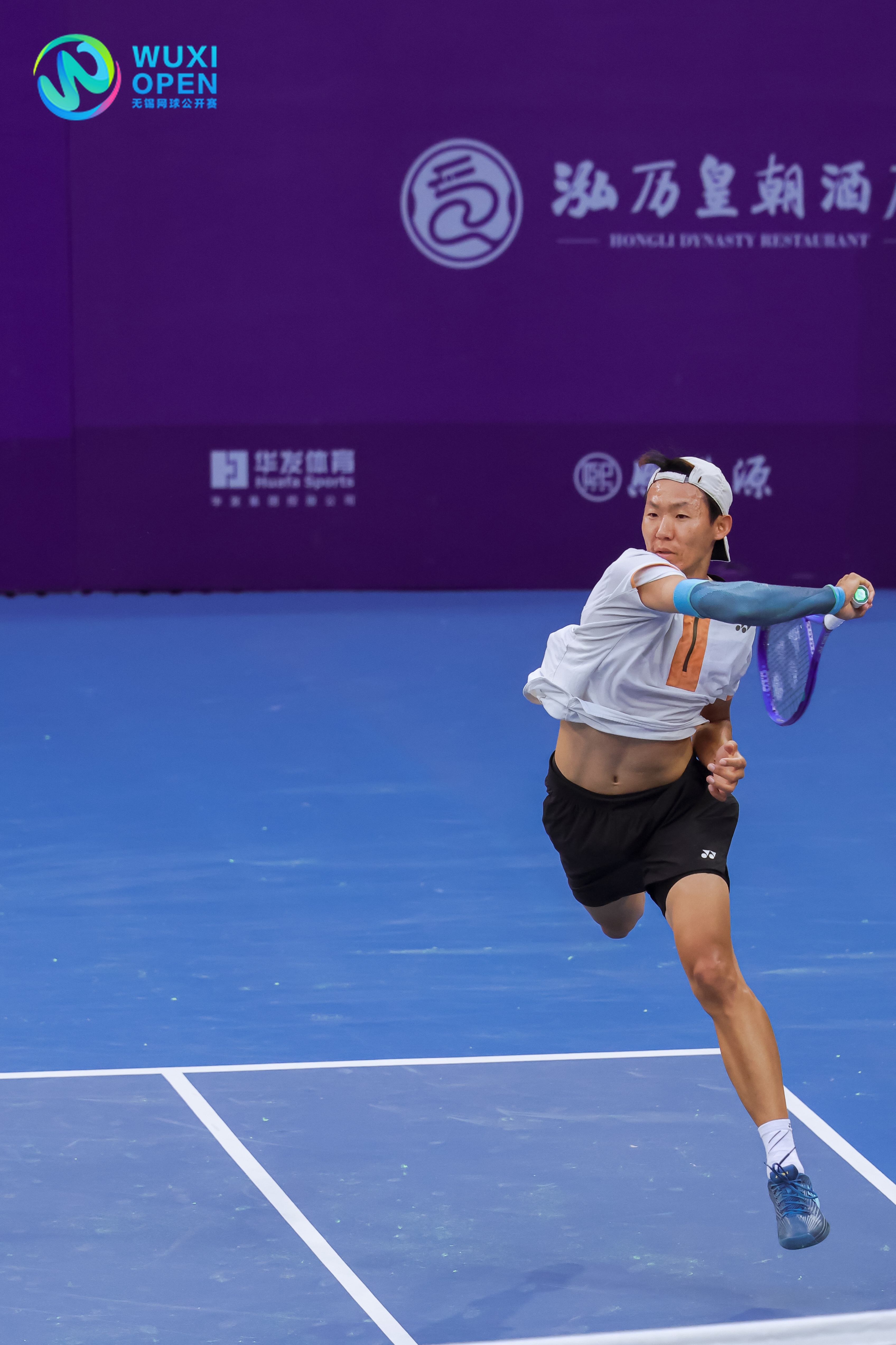 崔杰6-4/6-2击败加拉尔诺，闯入ATP CH100无锡挑战赛次轮。网球ATP